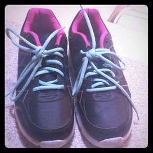 women's size 10 athletic shoes